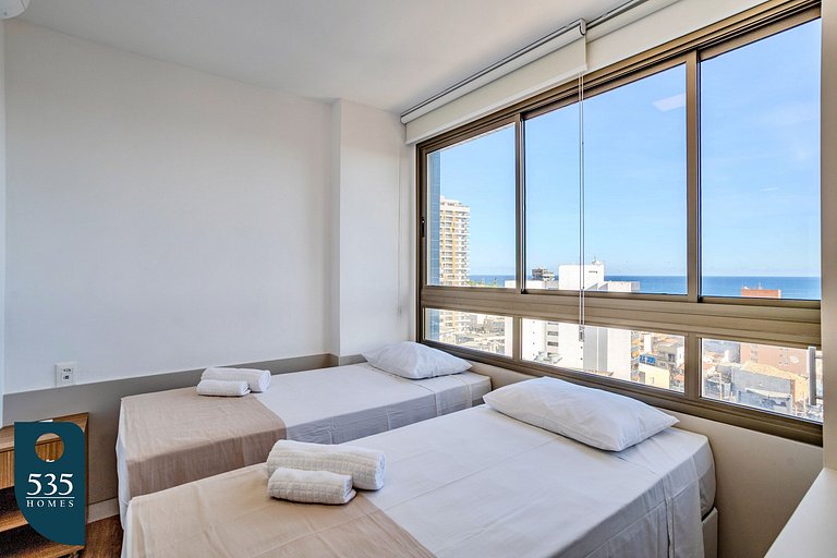 2 Suites em andar alto na Barra com vista mar