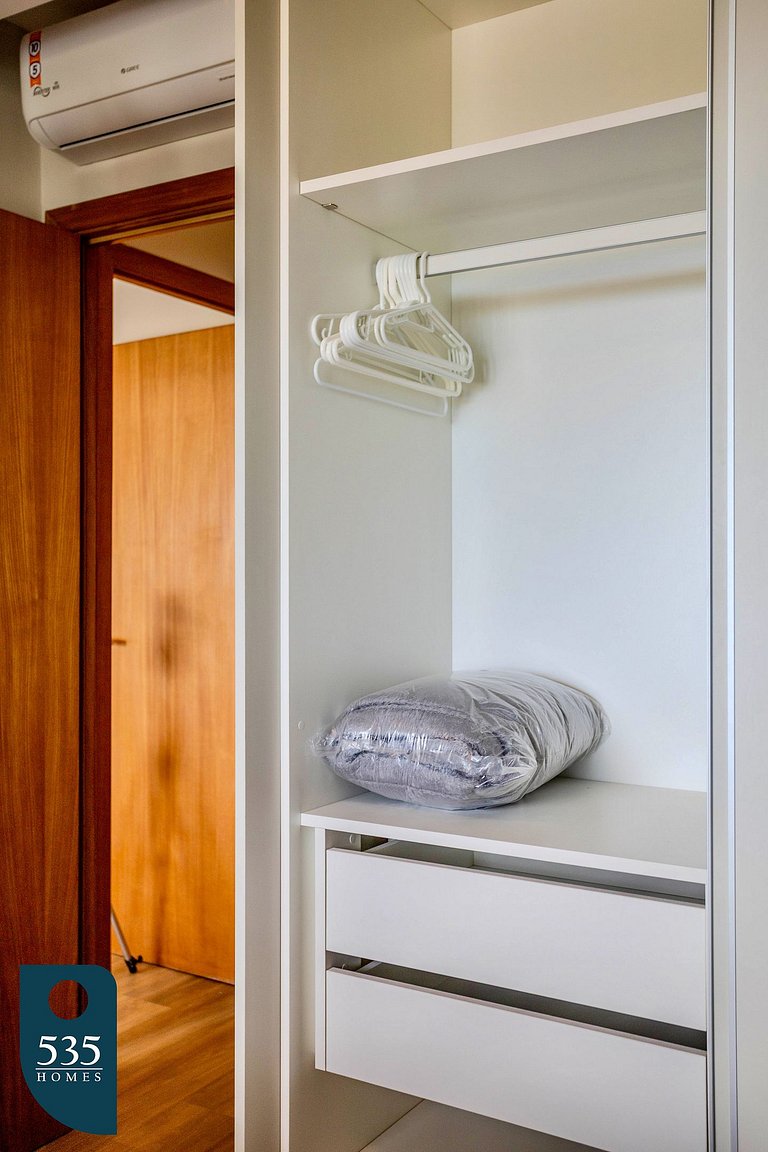 8th floor in Stella Maris just 400m from the sea