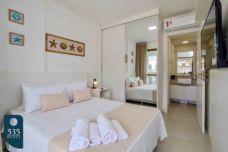 Stay in the heart of Barra, 300m from the beach