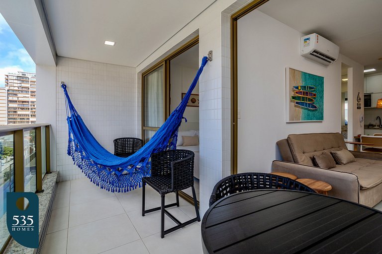 Stay in the heart of Barra, 300m from the beach