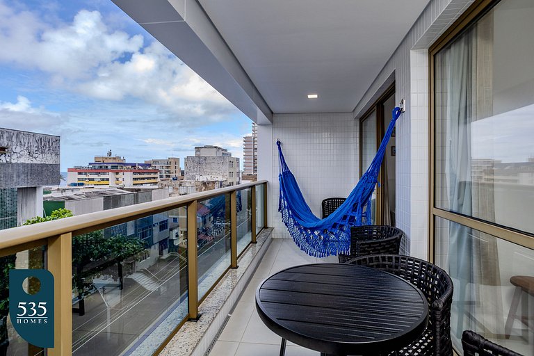 Stay in the heart of Barra, 300m from the beach