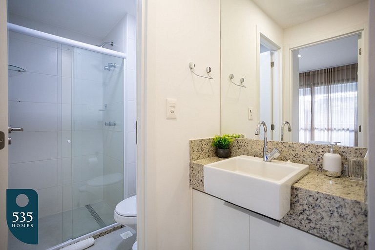 Stay in the heart of Barra, 300m from the beach