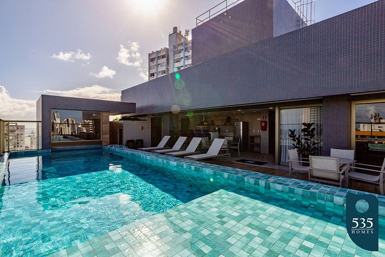 Apartamento em andar alto próximo à praia da Barra