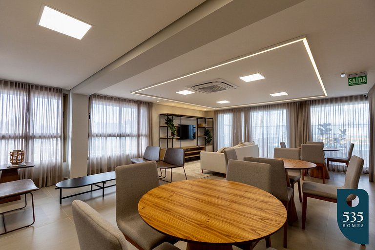 Apartamento em andar alto próximo à praia da Barra