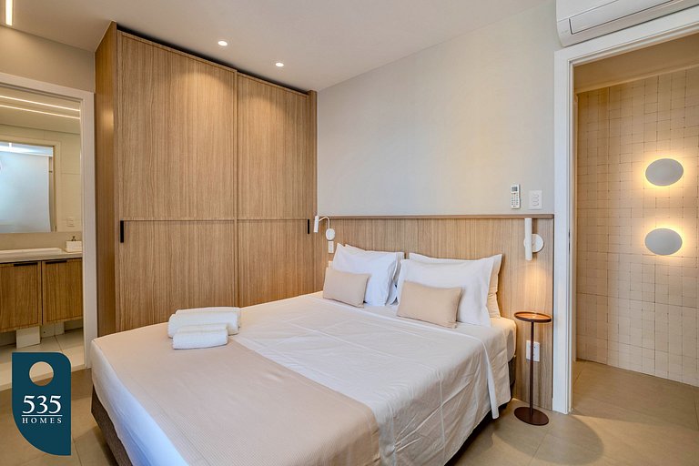 Apartamento em andar alto próximo à praia da Barra