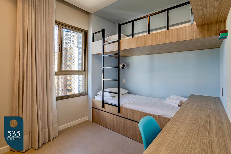 Apartamento em andar alto próximo à praia da Barra
