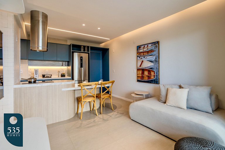 Apartamento em andar alto próximo à praia da Barra