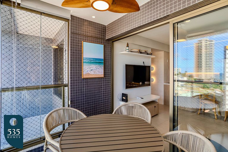 Apartamento em andar alto próximo à praia da Barra