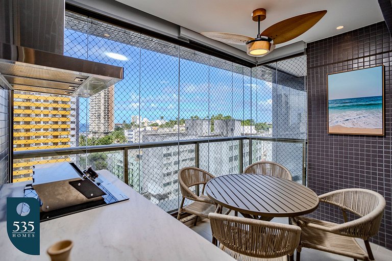 Apartamento em andar alto próximo à praia da Barra