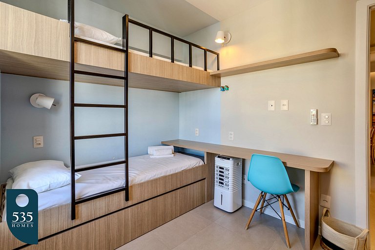 Apartamento em andar alto próximo à praia da Barra