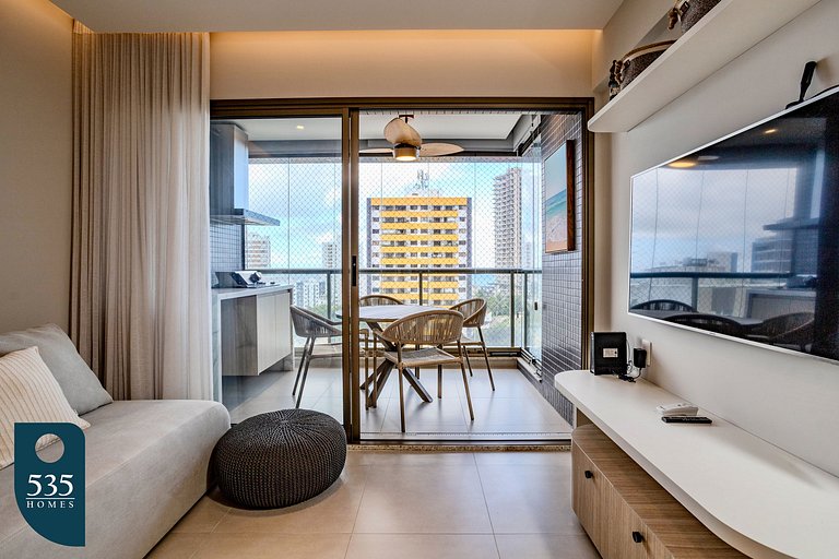 Apartamento em andar alto próximo à praia da Barra