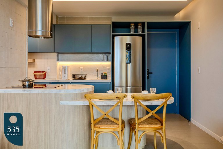 Apartamento em andar alto próximo à praia da Barra