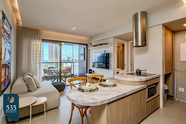 Apartamento em andar alto próximo à praia da Barra
