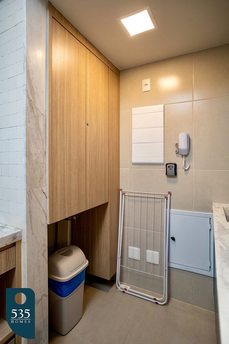 Apartamento em andar alto próximo à praia da Barra