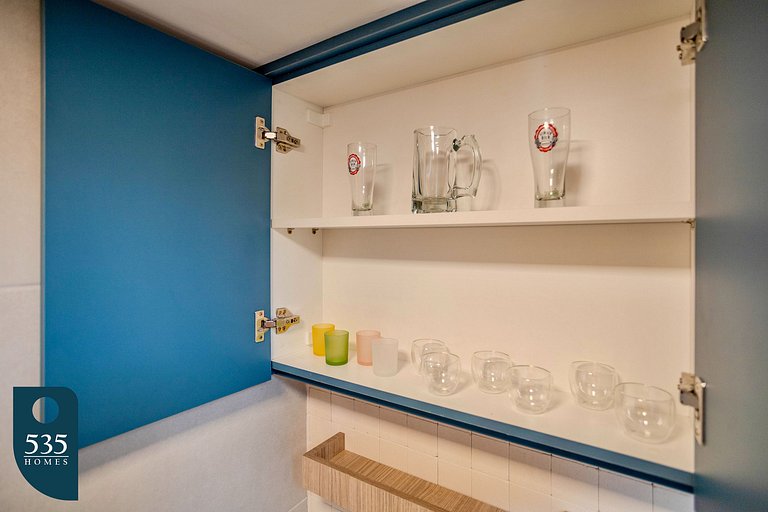Apartamento em andar alto próximo à praia da Barra