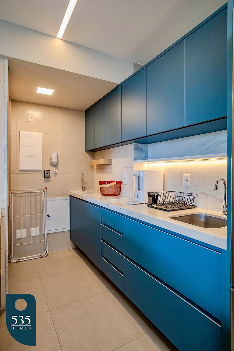 Apartamento em andar alto próximo à praia da Barra