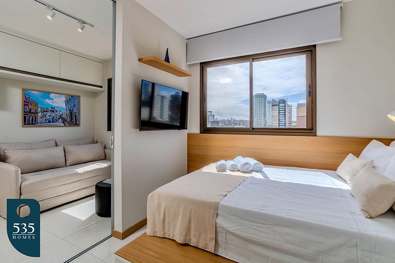 Caminho das Árvores near the shopping malls