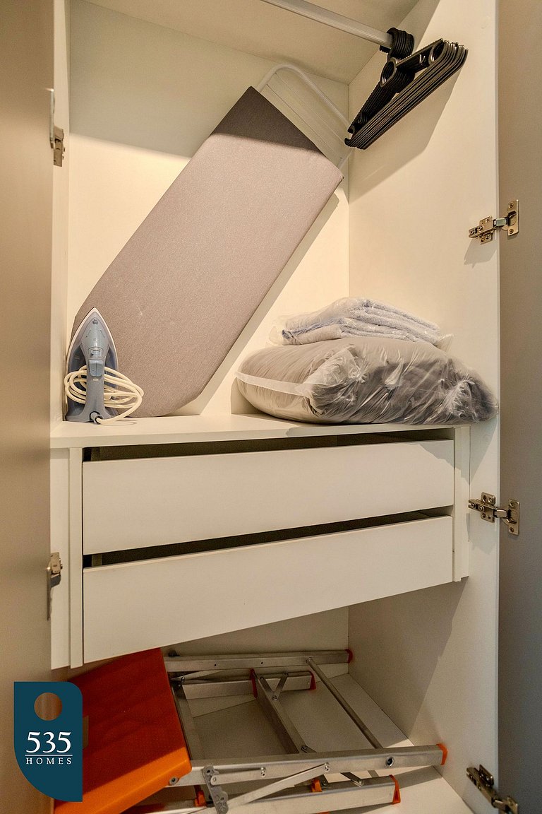 Modern Studio Paralela Sleeps 3 Premium Location