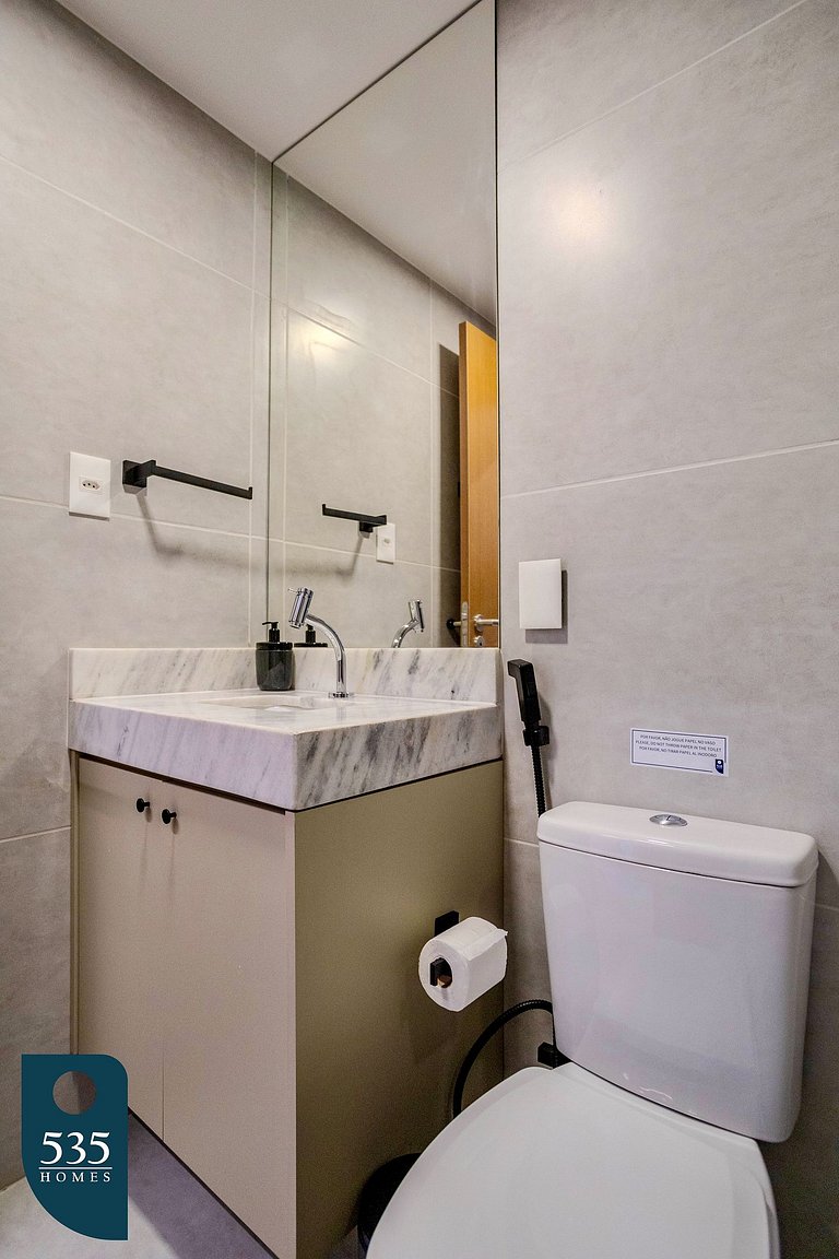 Beautifully Decorated with Amenities in Paralela