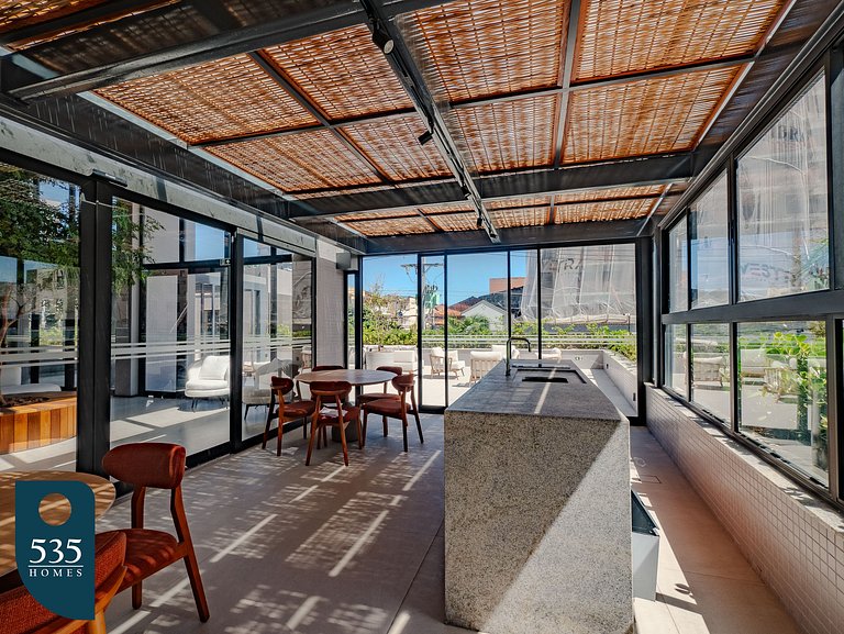 Vista mar equipado com piscina no rooftop