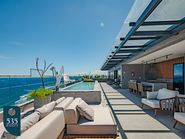 Vista mar equipado com piscina no rooftop