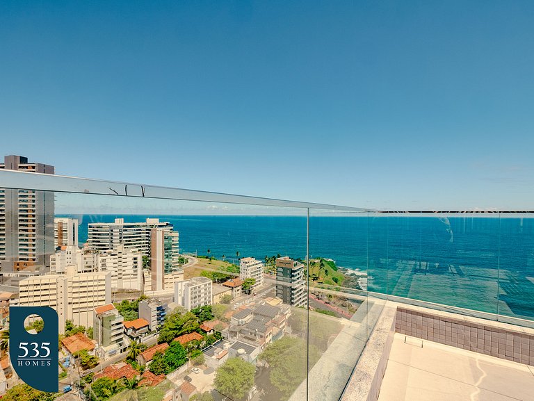 Vista mar equipado com piscina no rooftop
