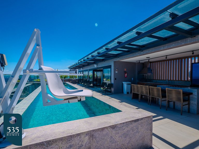 Vista mar equipado com piscina no rooftop