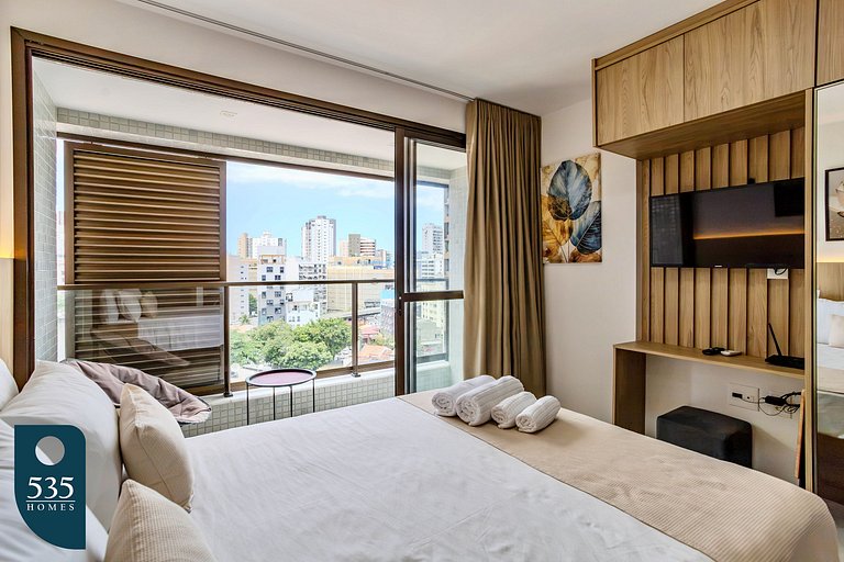 High floor with a pool and close to Barra Carnival