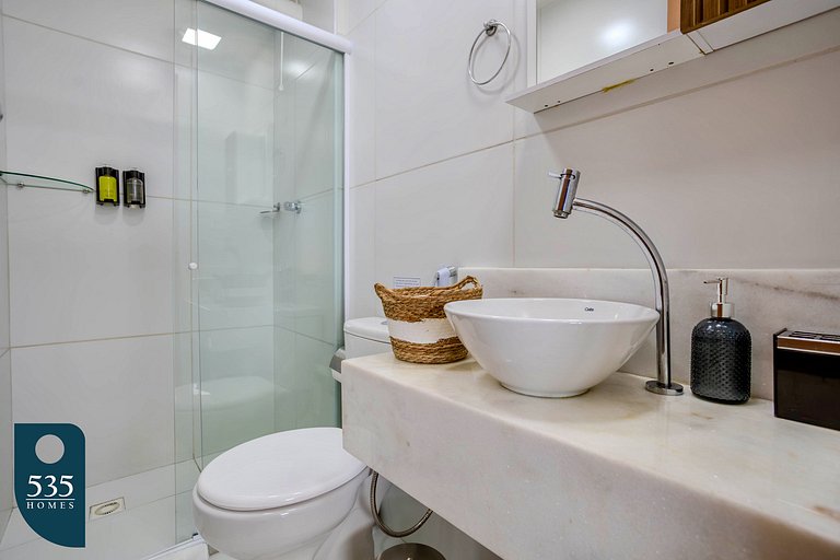 High floor with a pool and close to Barra Carnival