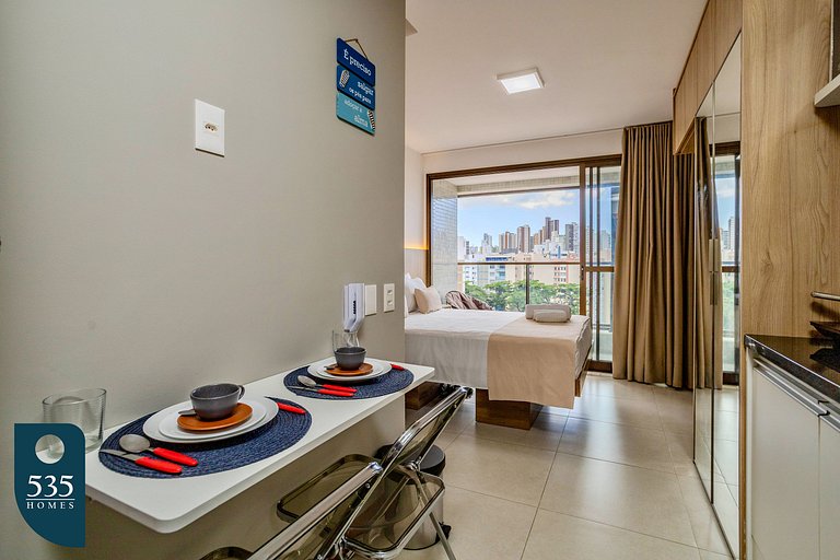 Andar alto com piscina e perto do Carnaval Barra