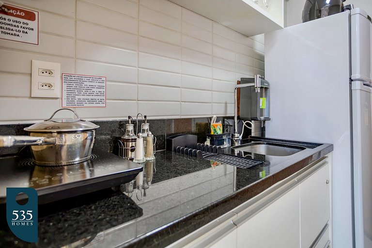 High floor with a pool and close to Barra Carnival