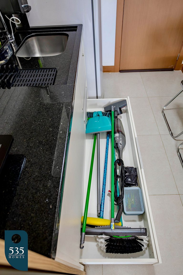 High floor with a pool and close to Barra Carnival