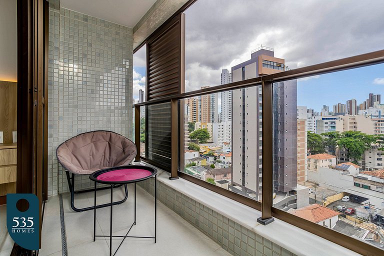 Andar alto com piscina e perto do Carnaval Barra