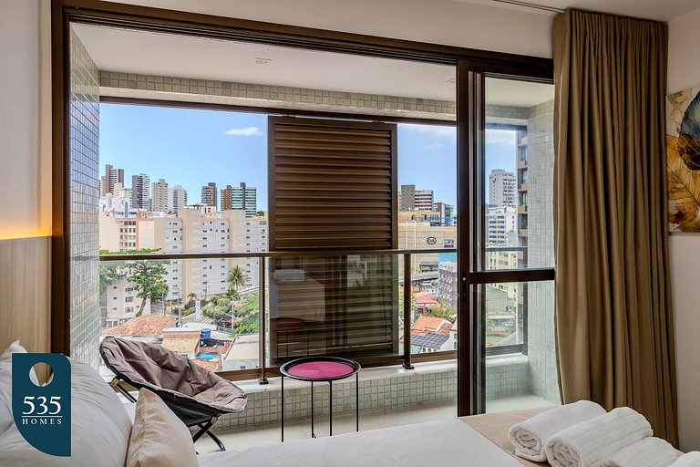 High floor with a pool and close to Barra Carnival