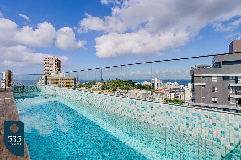 High floor with a pool and close to Barra Carnival