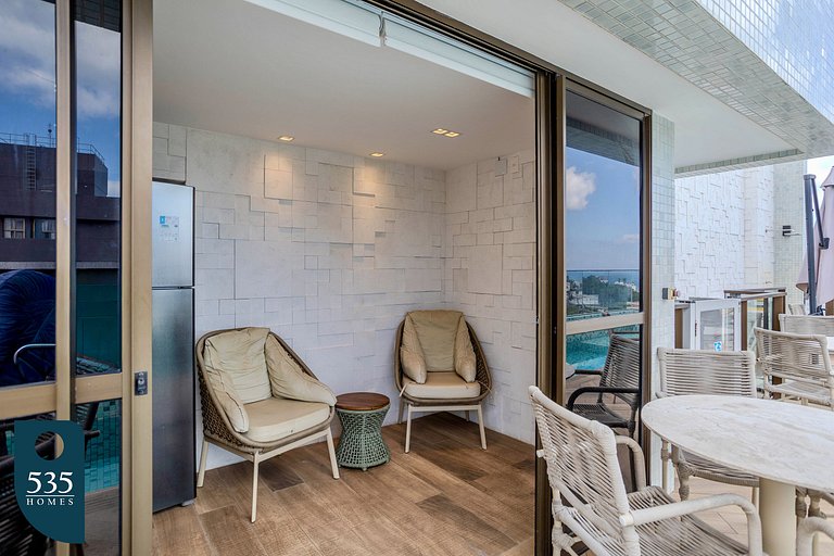 Andar alto com piscina e perto do Carnaval Barra
