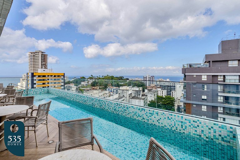 High floor with a pool and close to Barra Carnival