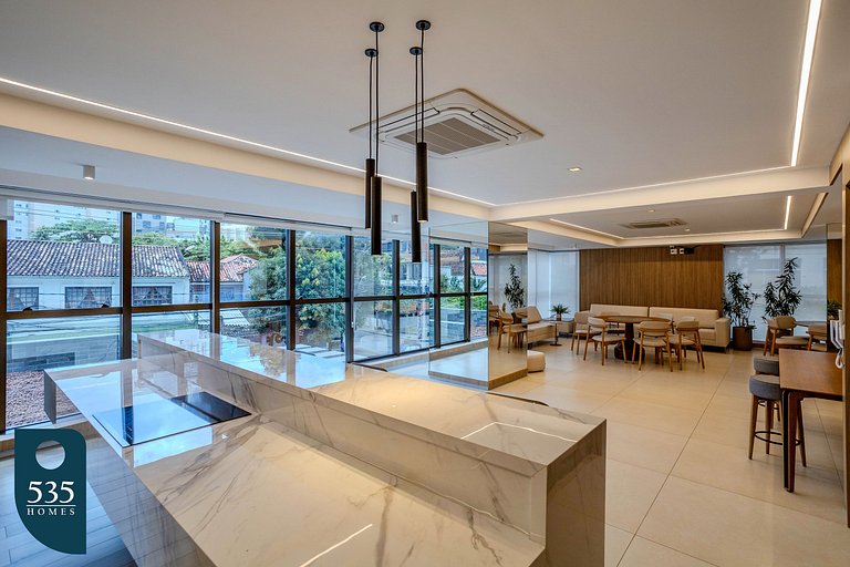 Andar alto com piscina e perto do Carnaval Barra
