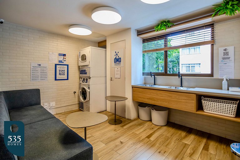 High floor with a pool and close to Barra Carnival