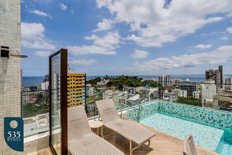Andar alto com piscina e perto do Carnaval Barra