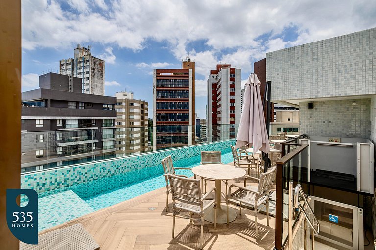 Andar alto com piscina e perto do Carnaval Barra