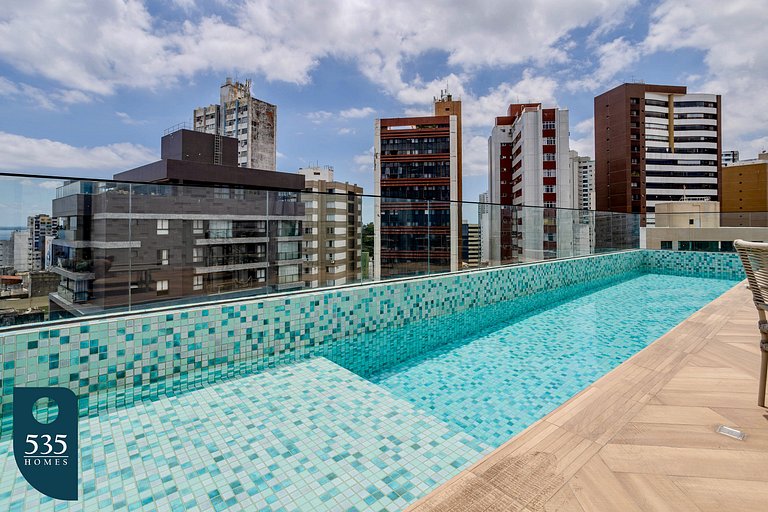 High floor with a pool and close to Barra Carnival