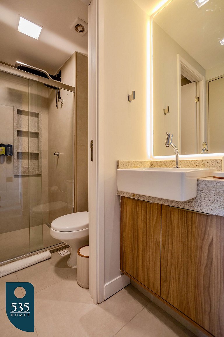 Apartamento moderno com piscina e próximo a Praia