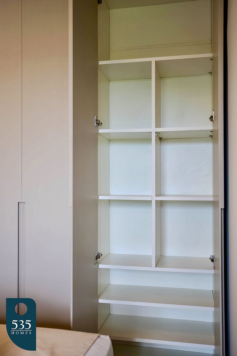 Apartamento moderno com piscina e próximo a Praia