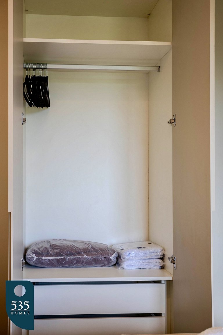 Apartamento moderno com piscina e próximo a Praia
